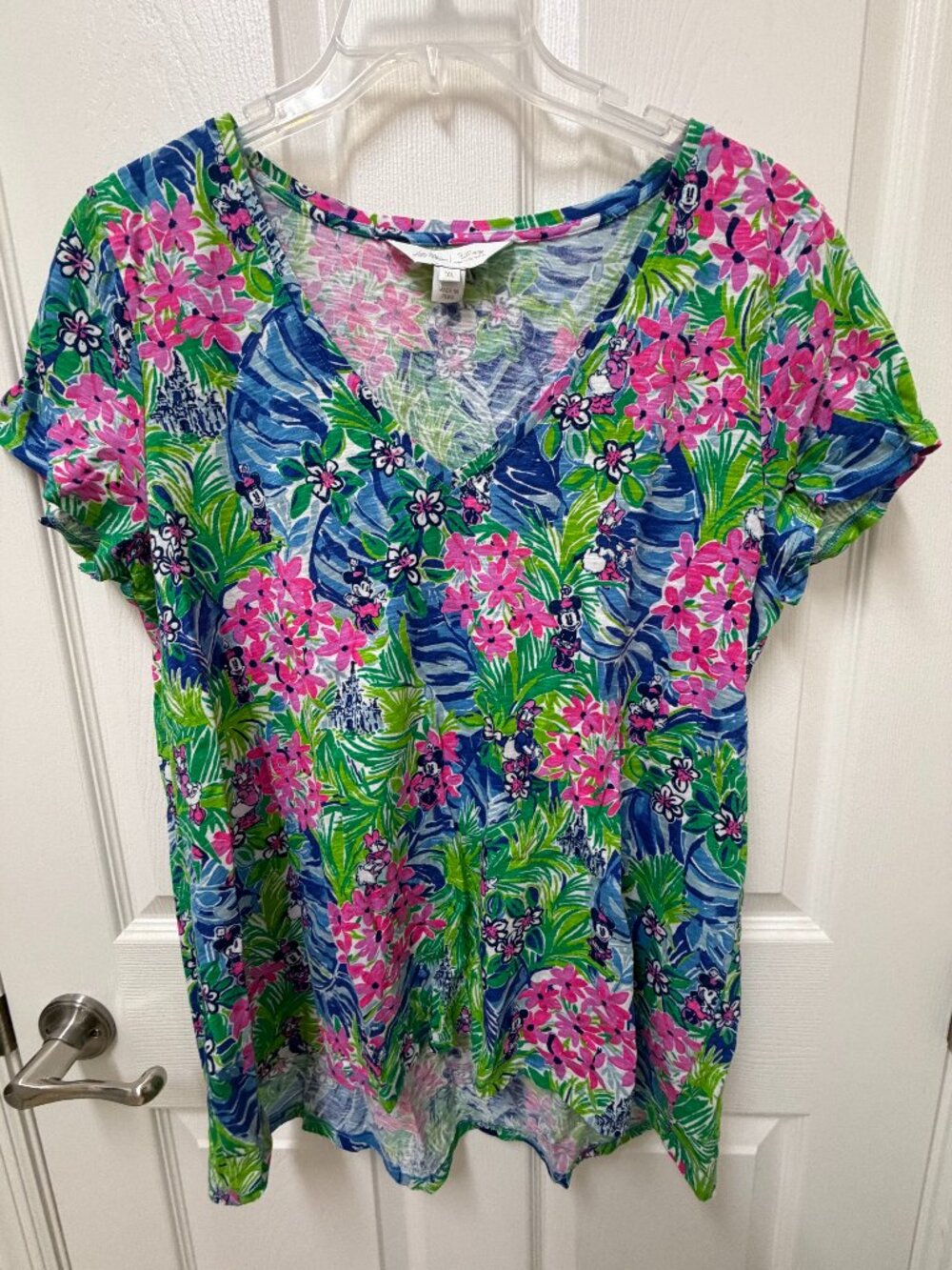 Pulitzer X Disney Dreamin V Neck shirt with Minnie, Daisy Size XL